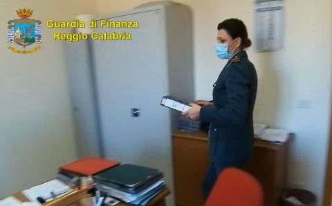 Assenteismo al Comune di Reggio Calabria avviso di conclusione indagini per cinque dipendenti