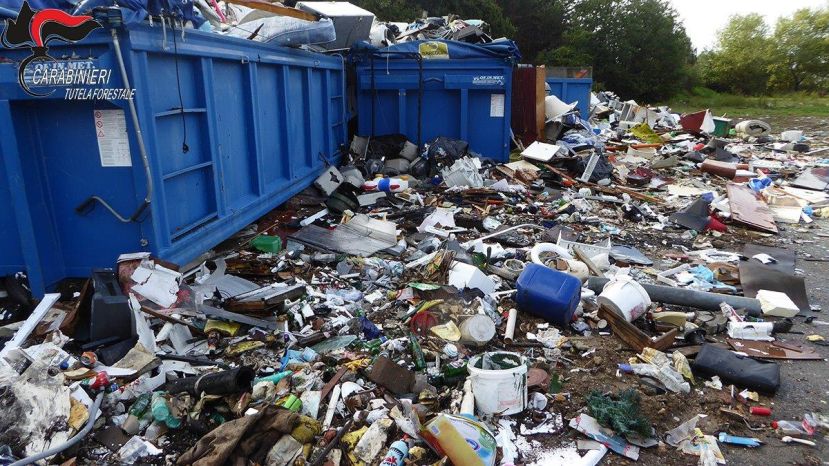 Centro raccolta rifiuti sequestrato a Rovito