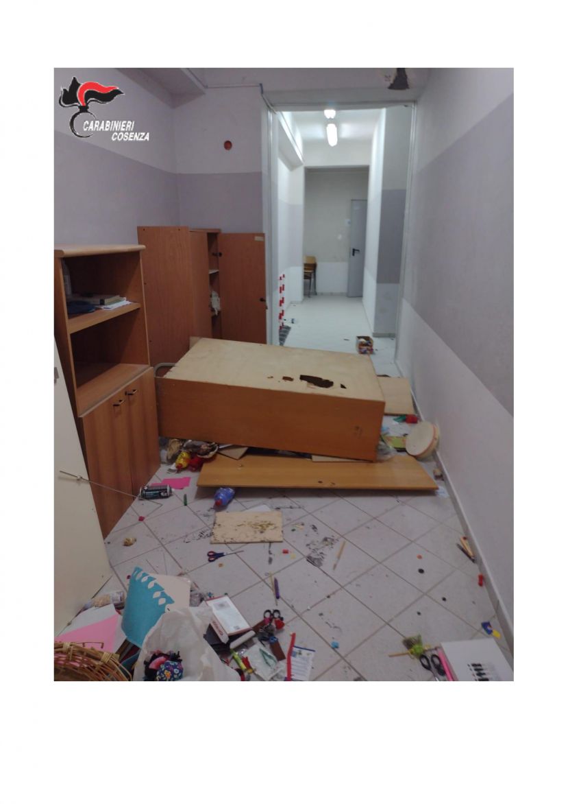 Scuola devastata a Corigliano, un arresto e una denuncia