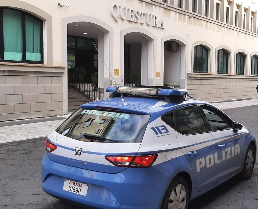 Fucile e munizioni abbandonati in strada, due arresti a Reggio Calabria