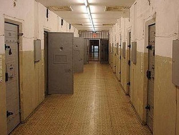Torture e lesioni in carcere: manette per 6 agenti penitenziari