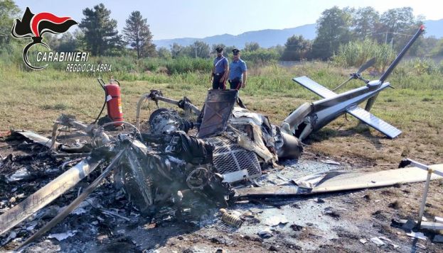 Incendio in isola ecologica distrugge elicottero di Calabria verde, arrestato il presunto piromane