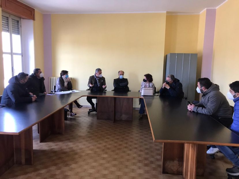 Viabilità nelle Serre, riunione a Brognaturo tra il presidente della Provincia di Vibo e diversi sindaci del territorio