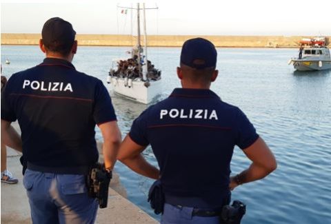 Rientra in Italia con false generalità dopo essere stato espulso: arrestato