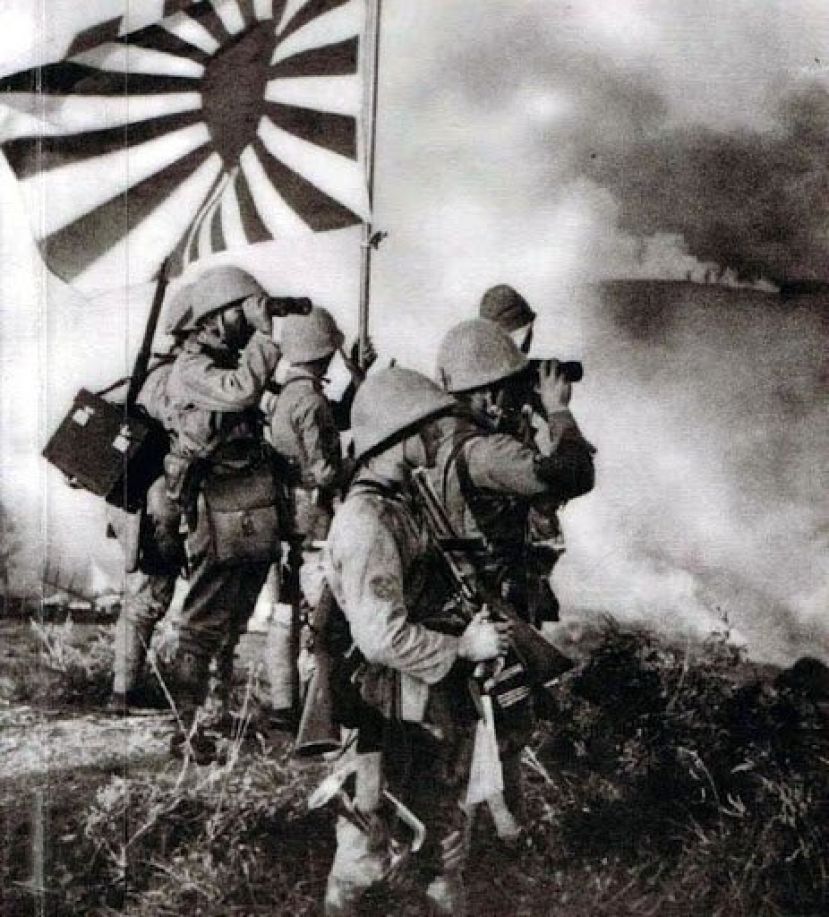 L’ultima resa della Seconda guerra mondiale. Nel 1951 un gruppo di soldati giapponesi depone le armi sull&#039;isola di Anatahan